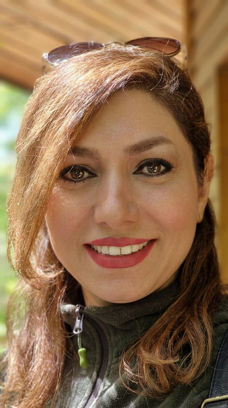 Portræt af Parisa H. Sadeghi